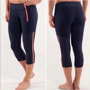 Lululemon navy crane crop inkwell  moisture wicking pocket athletic size 2 Yoga